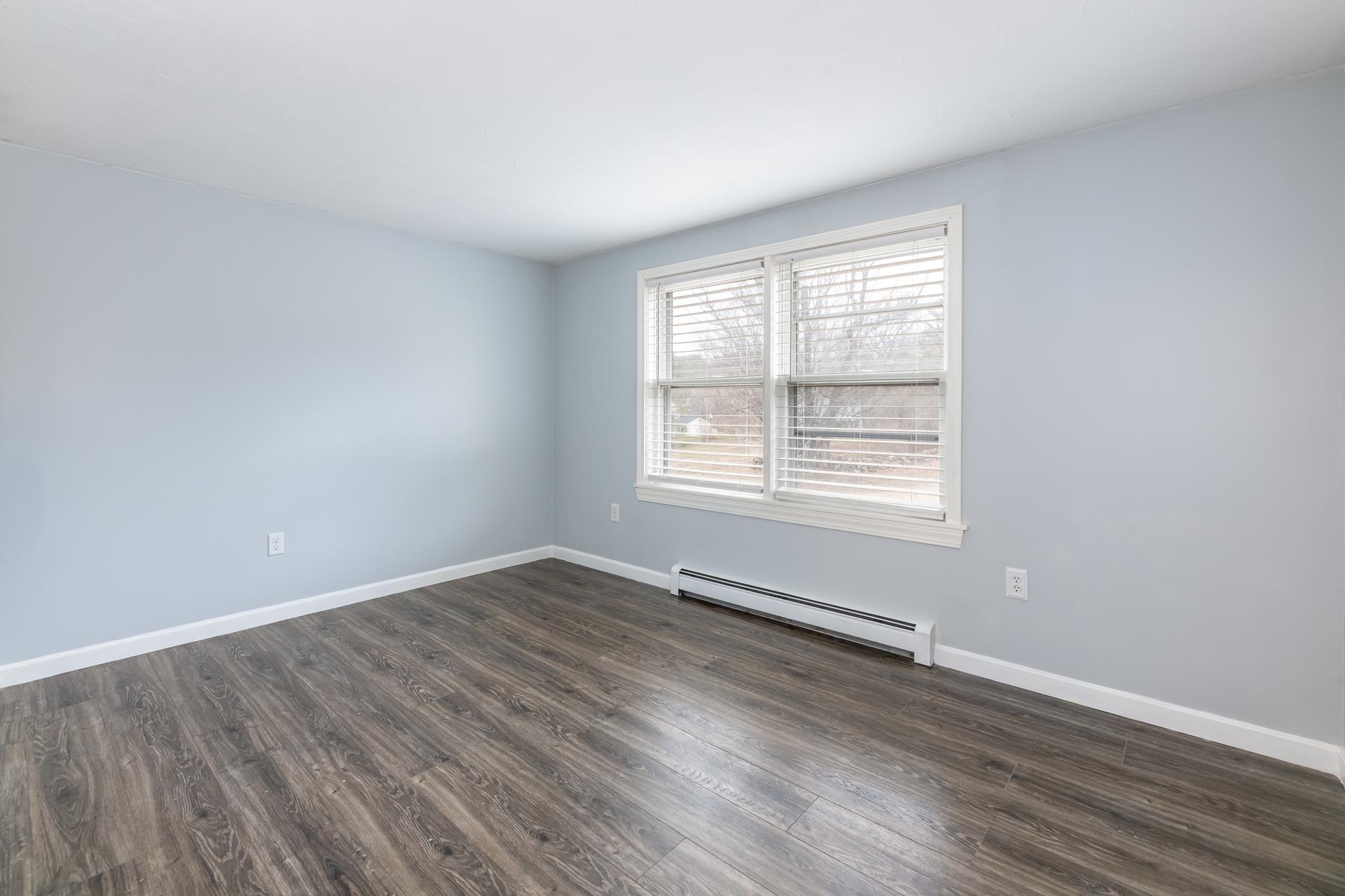 27 Spruce Street Laconia, NH 03246 - Photo 12 of 32