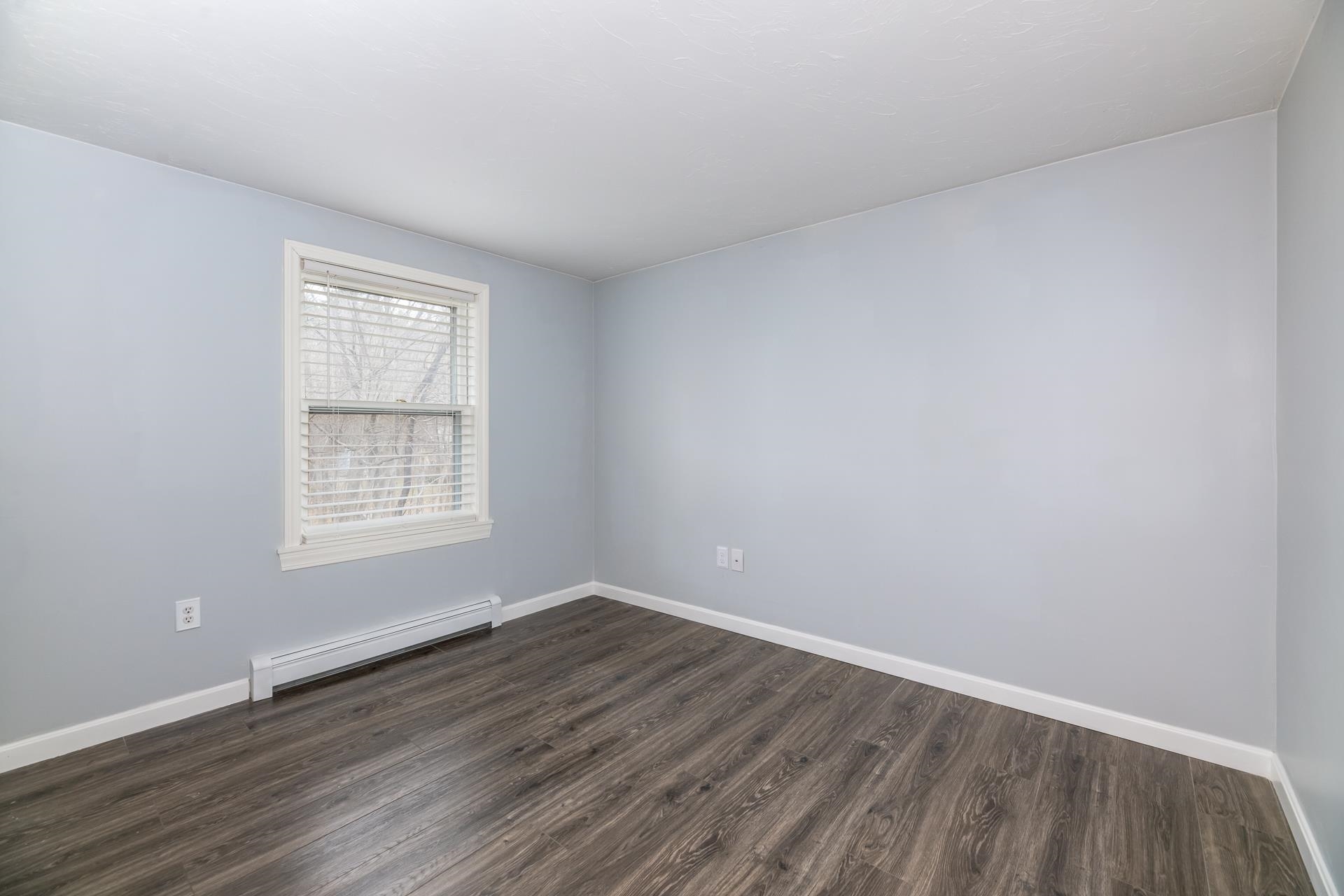 27 Spruce Street Laconia, NH 03246 - Photo 15 of 32