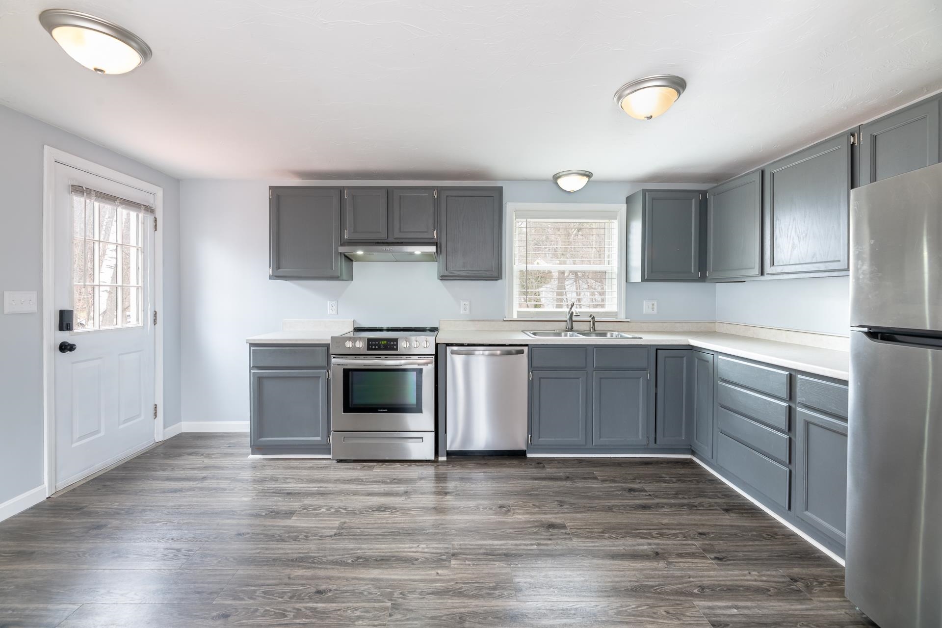 27 Spruce Street Laconia, NH 03246 - Photo 5 of 32