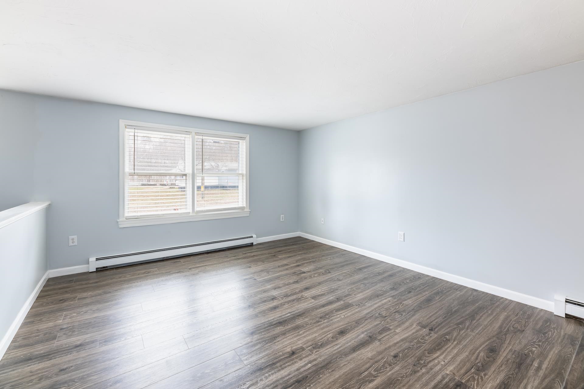 27 Spruce Street Laconia, NH 03246 - Photo 8 of 32