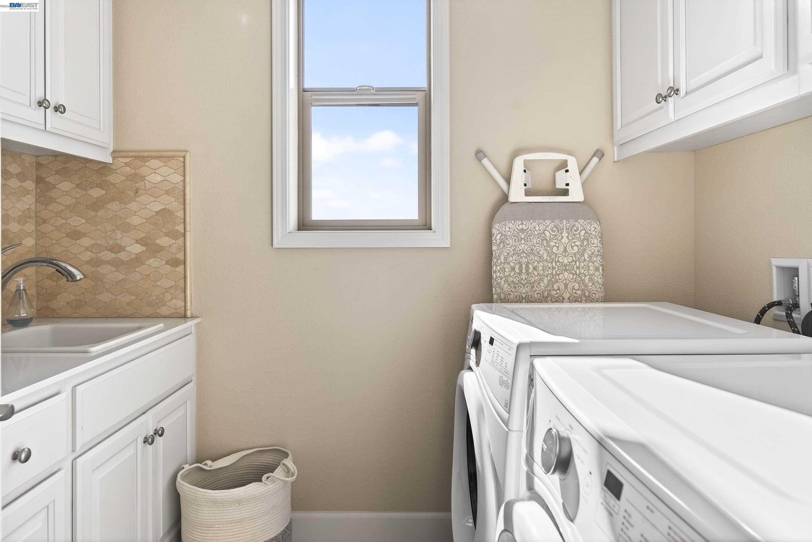 5531 Metropolitan Way Dublin, CA 94568 - Photo 39 of 56 a utility room with dryer and washer