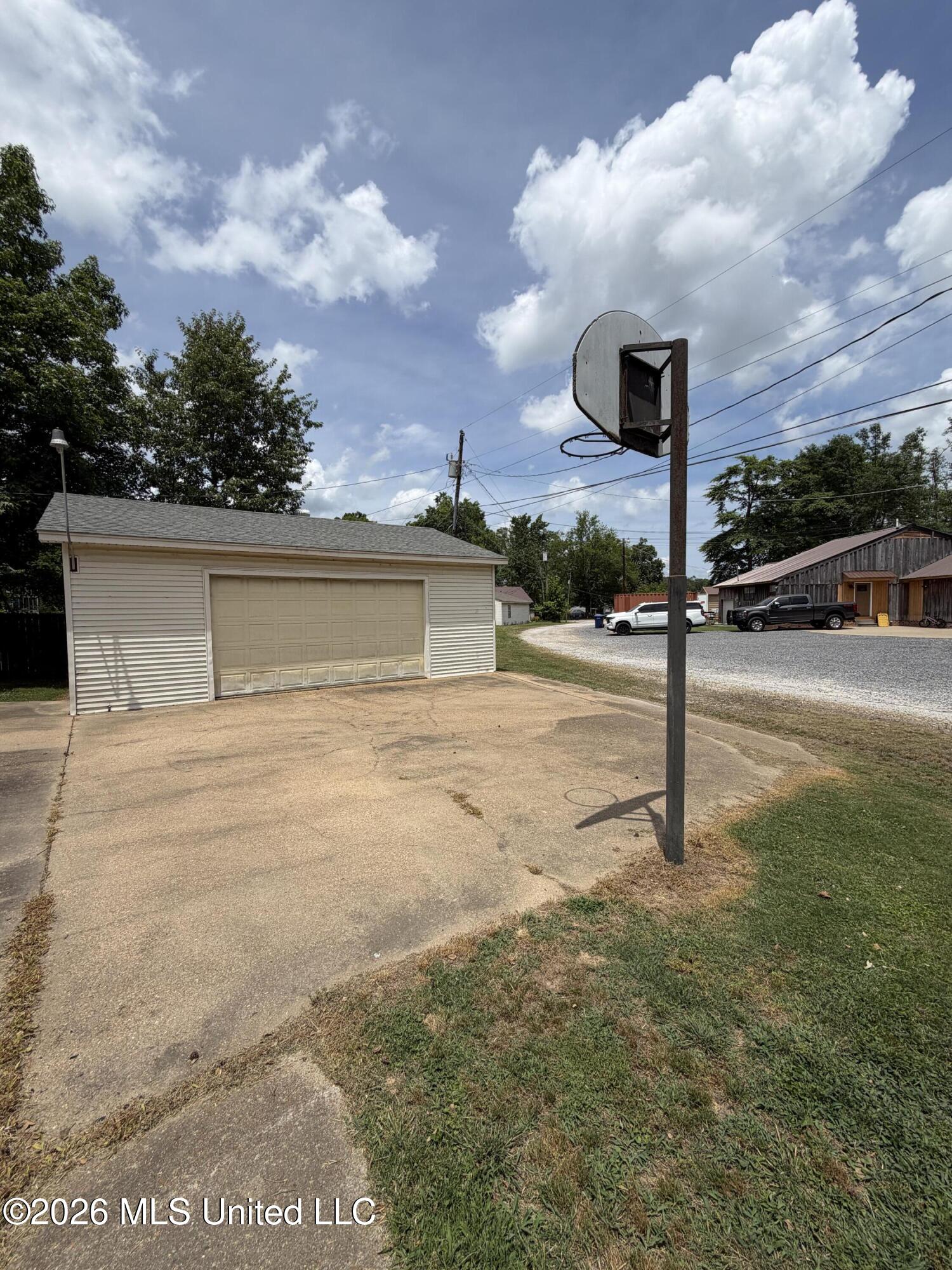 1022 Riverview Road Sardis, MS 38666 - Photo 15 of 19 parking in back