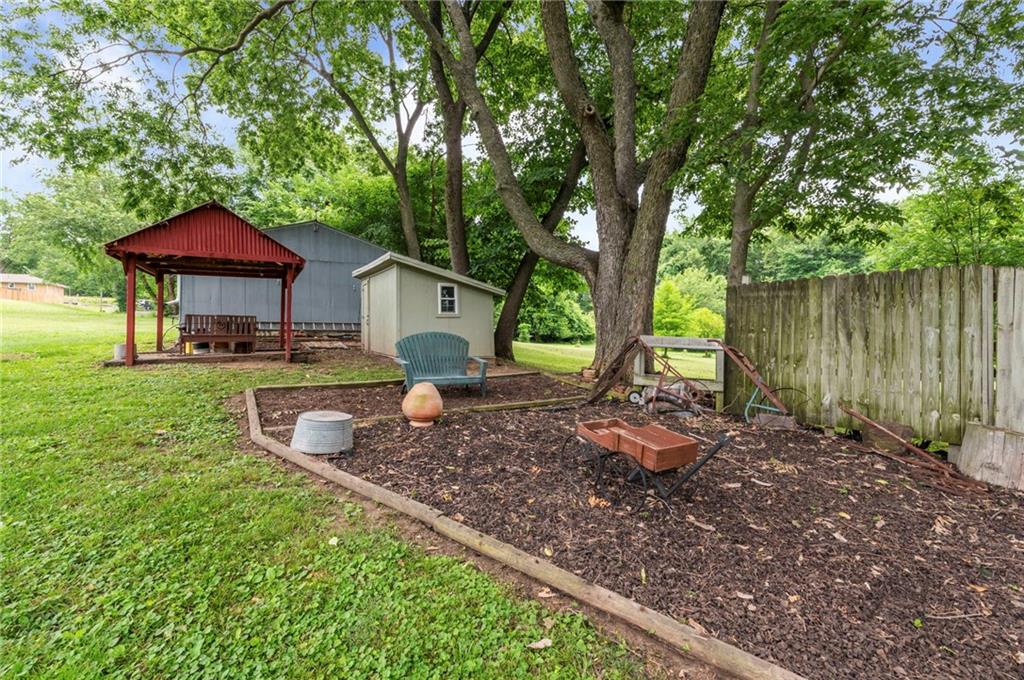 817 South Alexander Road Independence, MO 64056 - Photo 37 of 52