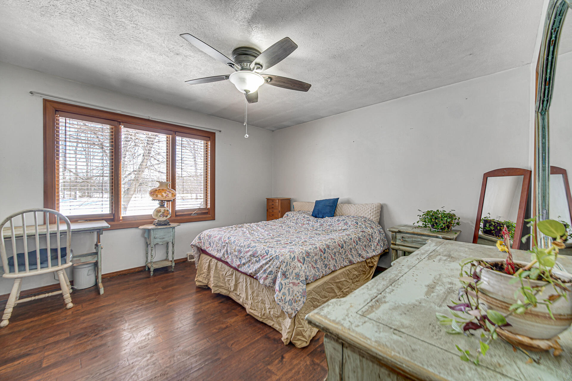8524 North Wilhelm Road La Porte, IN 46350 - Photo 26 of 40 a bedroom with two beds and a large window