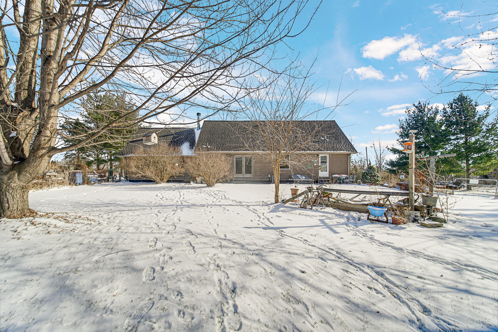8524 North Wilhelm Road La Porte, IN 46350 - Photo 5 of 40 a view of a snow with the yard
