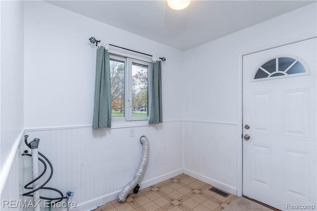 5393 Copley Square Road Grand Blanc, MI 48439 - Photo 18 of 22 Laundry/mudroom just off of kitchen between the garage entry!