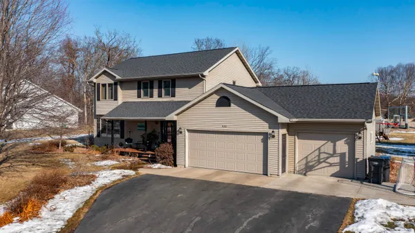 $399,000 | 833 Woodland Circle, Waupaca, WI 54981