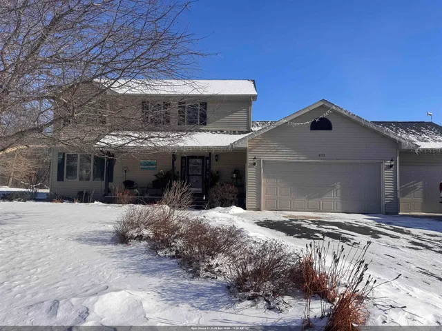 $425,000 | 833 Woodland Circle, Waupaca, WI 54981