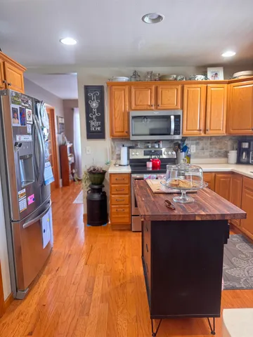 $425,000 | 833 Woodland Circle, Waupaca, WI 54981