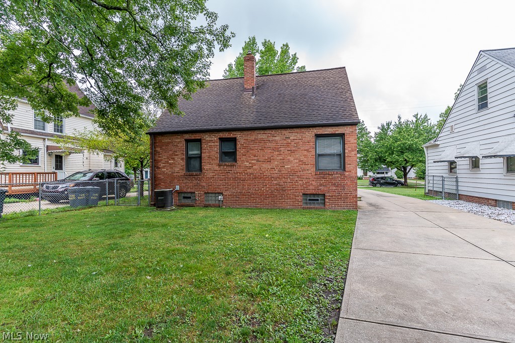 1663 Edgefield Road Lyndhurst, OH 44124 - Photo 29 of 33