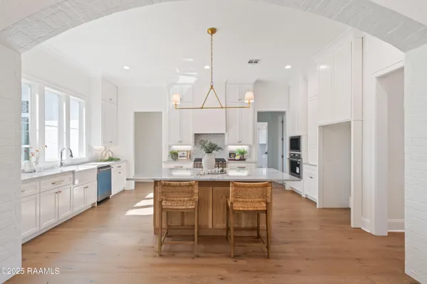 $875,000 | 111 Leaning Oak Drive, Lafayette, LA 70508