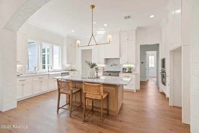 $899,900 | 111 Leaning Oak Drive, Lafayette, LA 70508