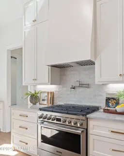 $899,900 | 111 Leaning Oak Drive, Lafayette, LA 70508