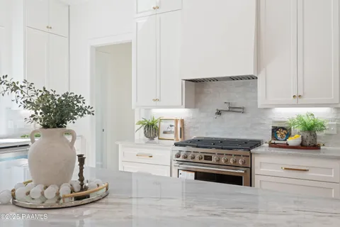 $899,900 | 111 Leaning Oak Drive, Lafayette, LA 70508