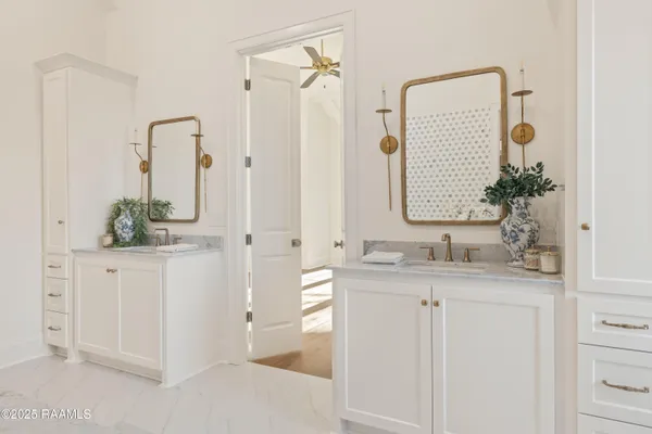 $875,000 | 111 Leaning Oak Drive, Lafayette, LA 70508