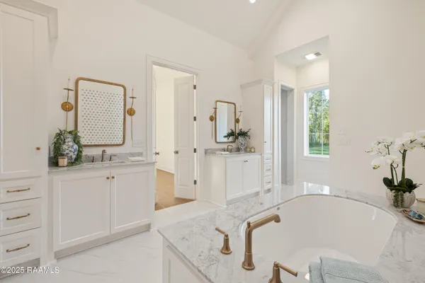 $875,000 | 111 Leaning Oak Drive, Lafayette, LA 70508