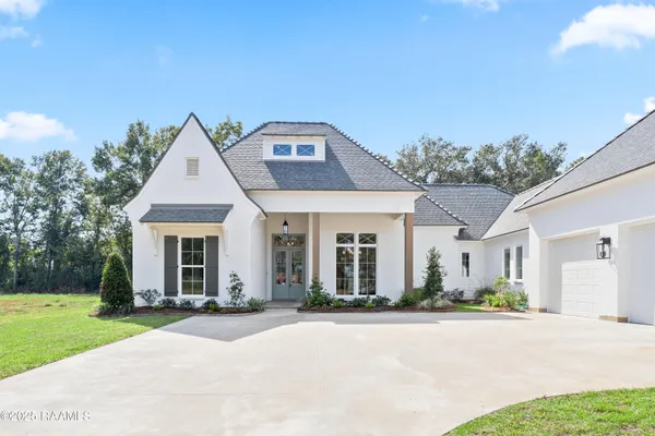$875,000 | 111 Leaning Oak Drive, Lafayette, LA 70508