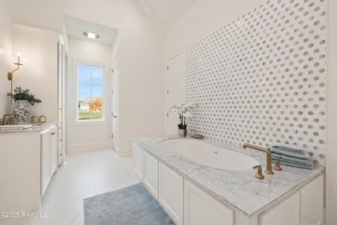 $899,900 | 111 Leaning Oak Drive, Lafayette, LA 70508