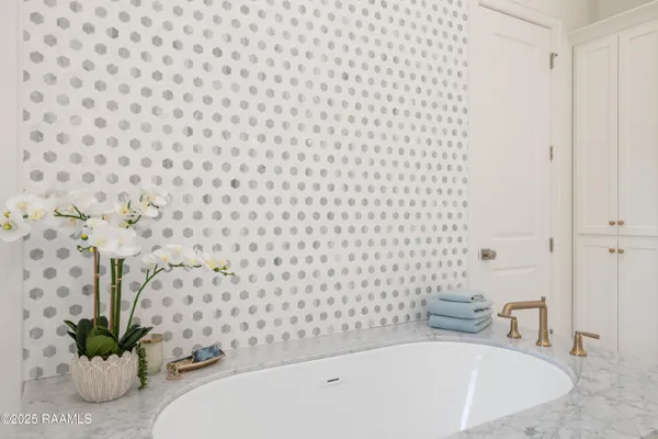 $875,000 | 111 Leaning Oak Drive, Lafayette, LA 70508