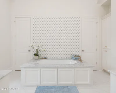 $899,900 | 111 Leaning Oak Drive, Lafayette, LA 70508