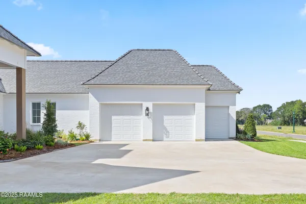 $875,000 | 111 Leaning Oak Drive, Lafayette, LA 70508
