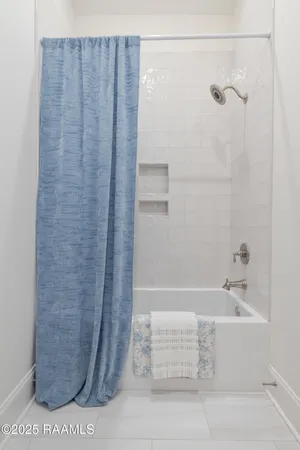 $875,000 | 111 Leaning Oak Drive, Lafayette, LA 70508