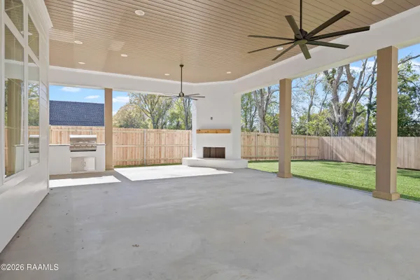 $875,000 | 111 Leaning Oak Drive, Lafayette, LA 70508