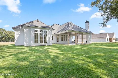 $899,900 | 111 Leaning Oak Drive, Lafayette, LA 70508