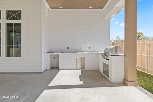 $875,000 | 111 Leaning Oak Drive, Lafayette, LA 70508