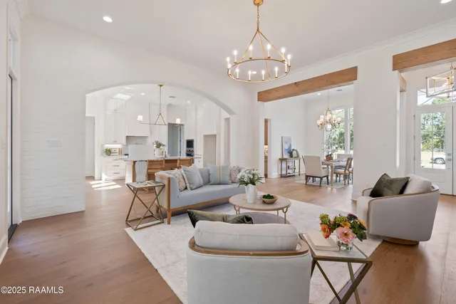 $899,900 | 111 Leaning Oak Drive, Lafayette, LA 70508