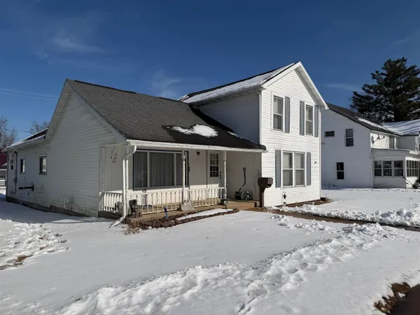 $124,900 | 206 2nd Street, Elroy, WI 53929