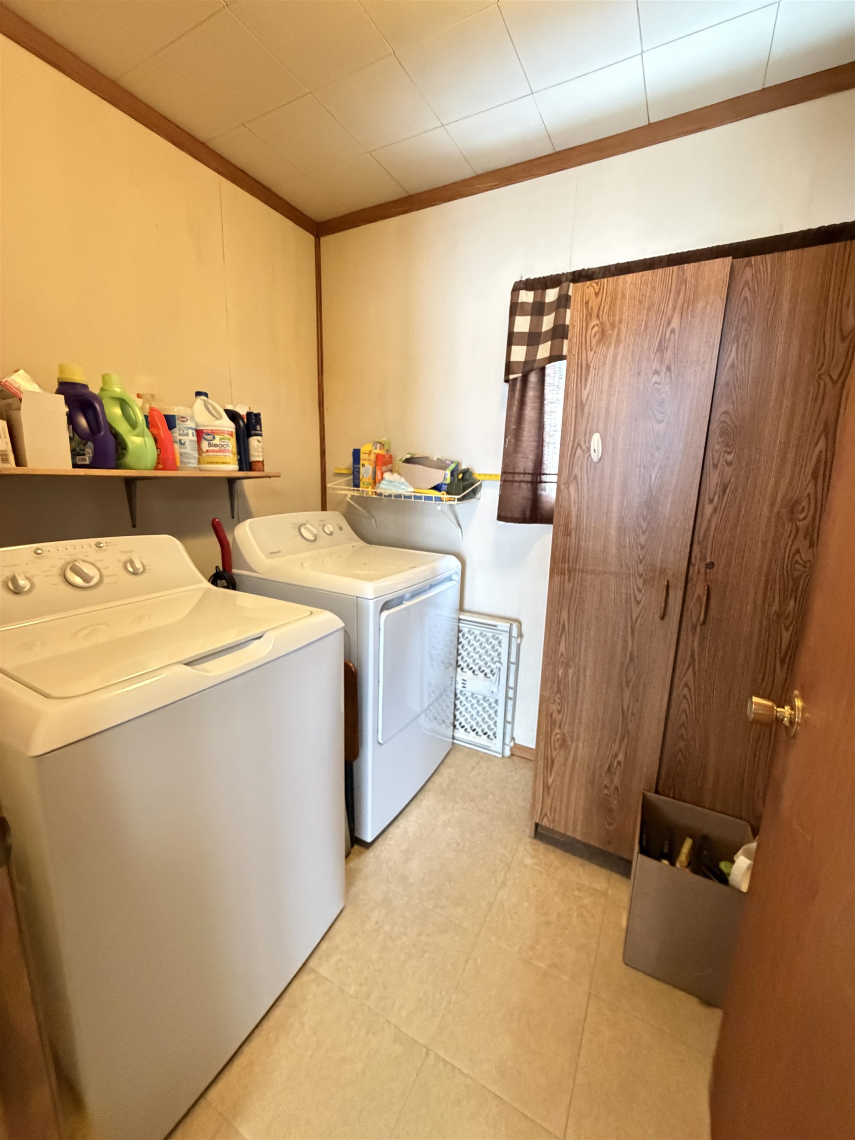 206 2nd Street Elroy, WI 53929 - Photo 5 of 24