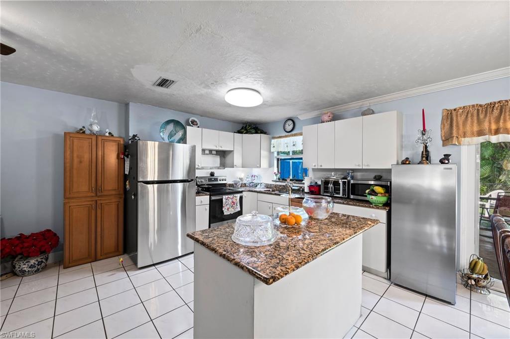 2285 50th Street Southwest Naples, FL 34116 - Photo 13 of 29 Gallery Image 13
