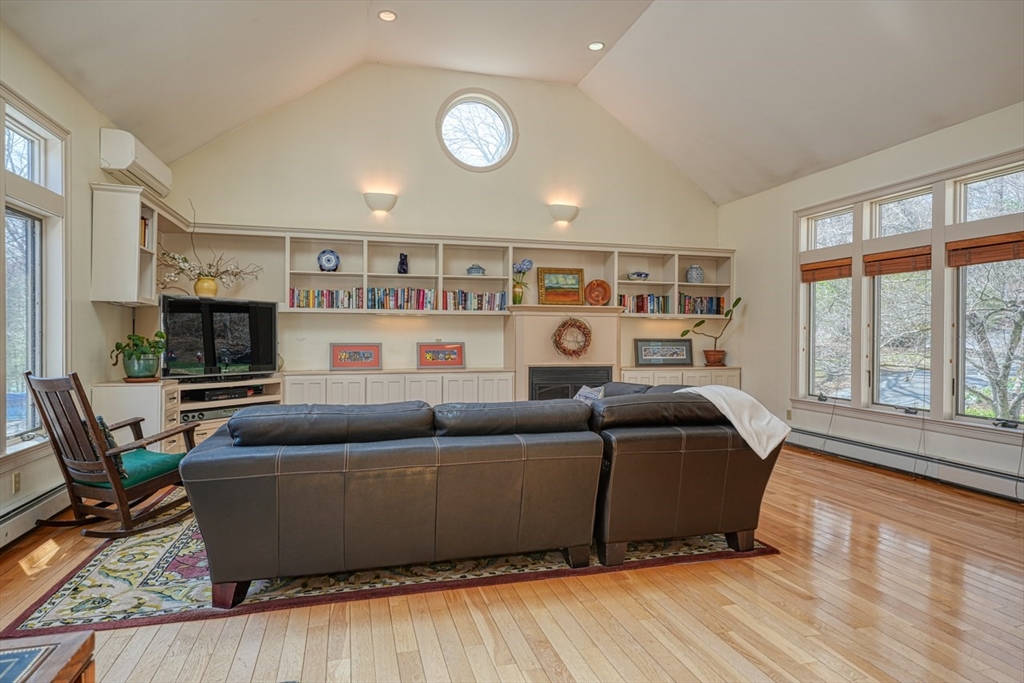 166 Willow Gate Rise Holliston, MA 01746 - Photo 8 of 42 Gallery Image 8