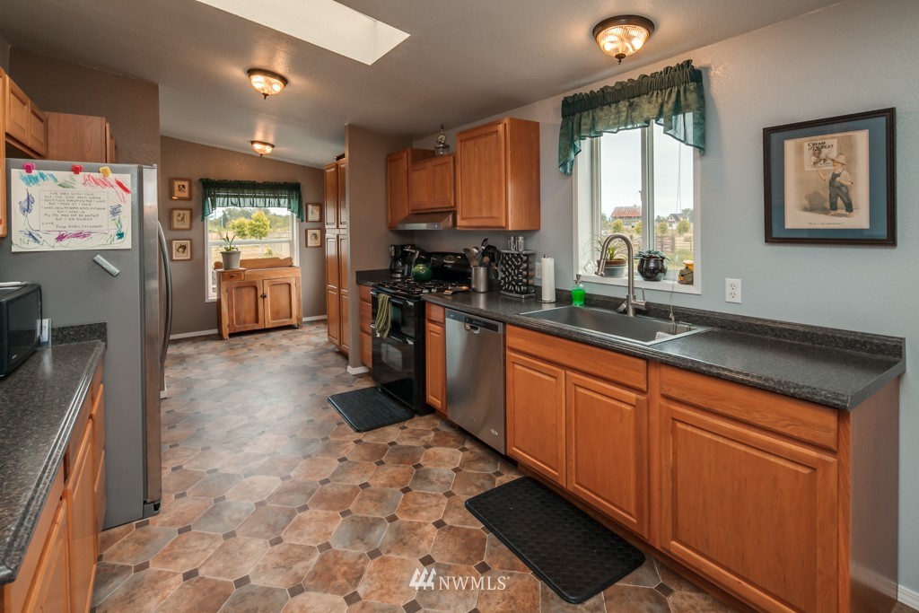3387 Mountain View Road Ferndale, WA 98248 - Photo 7 of 21