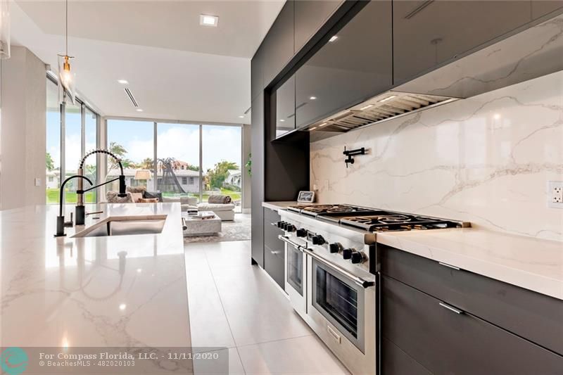 742 Dover Street Boca Raton, FL 33487 - Photo 8 of 41