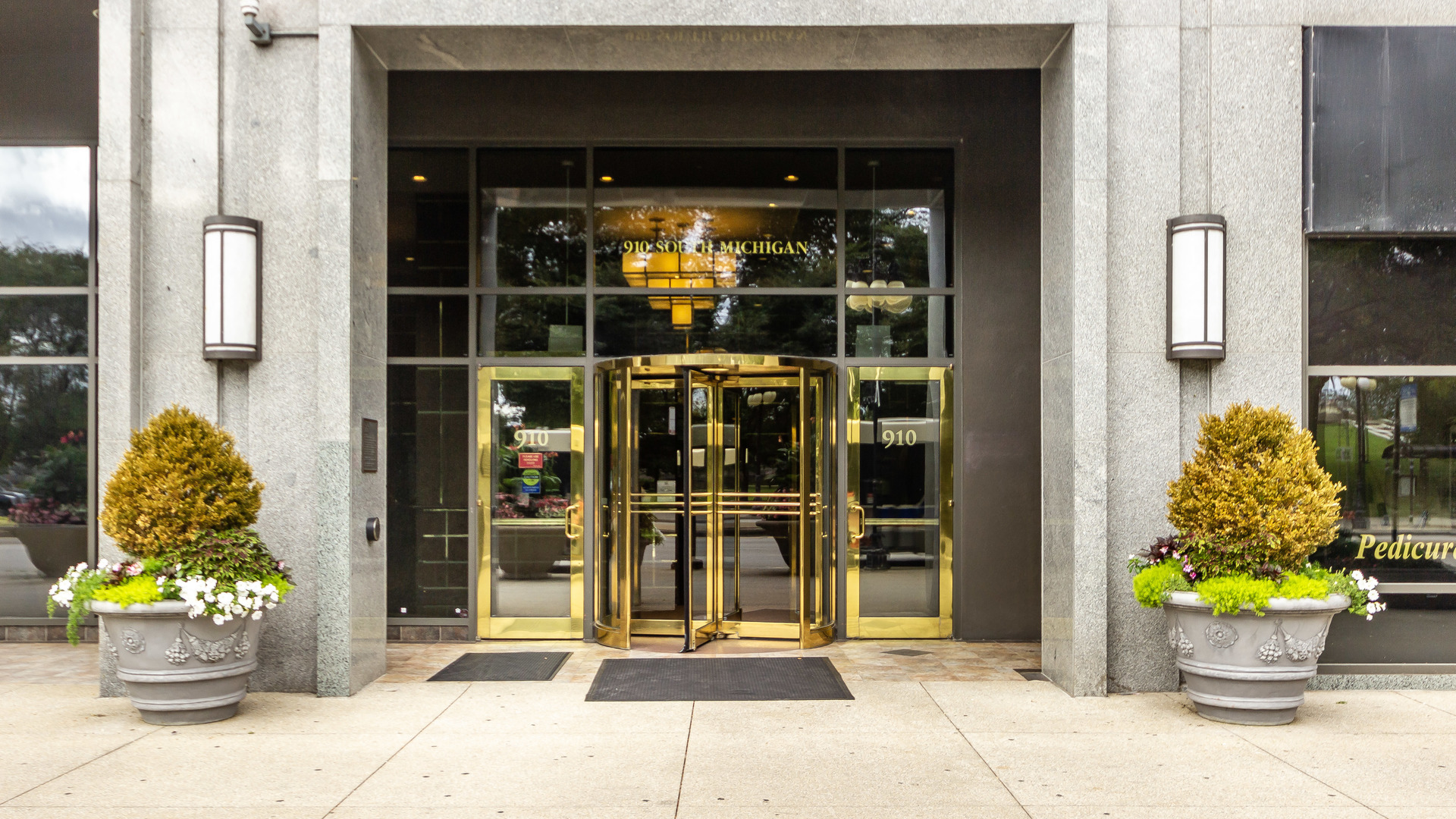 910 South Michigan Avenue, Unit 906 Chicago, IL 60605 - Photo 2 of 22