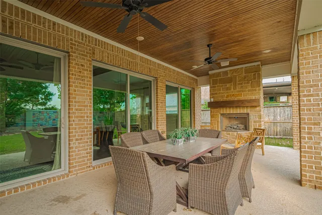 a en suite bathroom with double vanity and a mirror