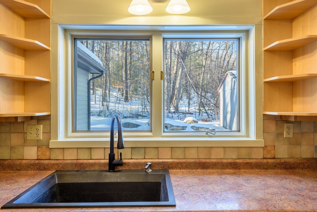 41 South Valley Road Pelham, MA 01002 - Photo 11 of 42