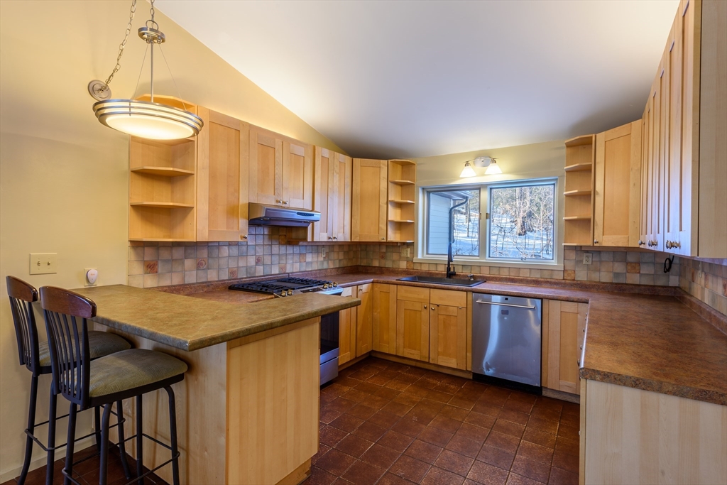 41 South Valley Road Pelham, MA 01002 - Photo 7 of 42