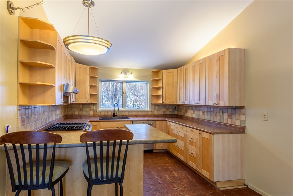 41 South Valley Road Pelham, MA 01002 - Photo 8 of 42