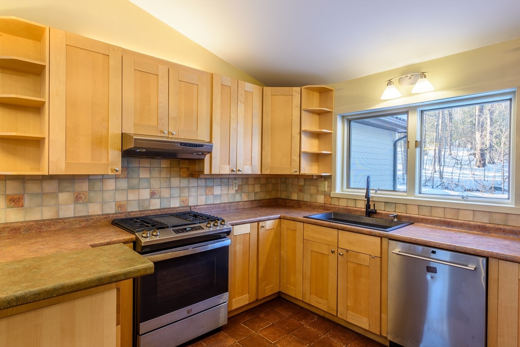 41 South Valley Road Pelham, MA 01002 - Photo 9 of 42