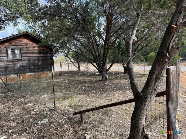 $950 | 510 Marlys Avenue, Canyon Lake, TX 78133