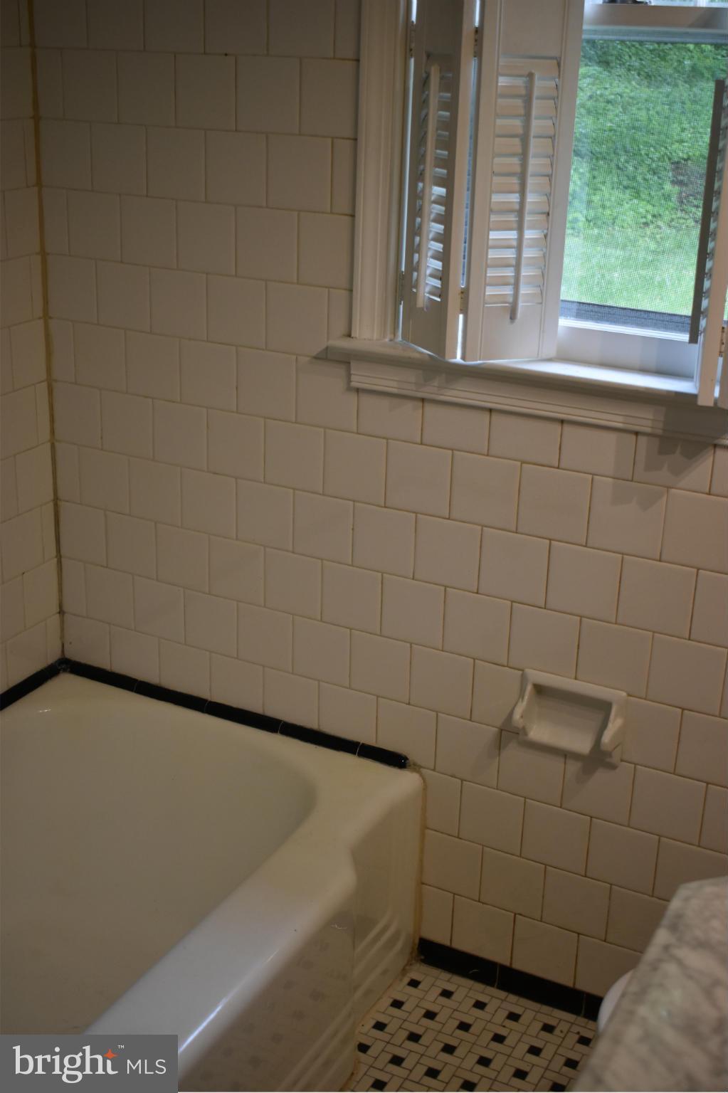 4208 Darleigh Road Baltimore, MD 21236 - Photo 11 of 30 Bath