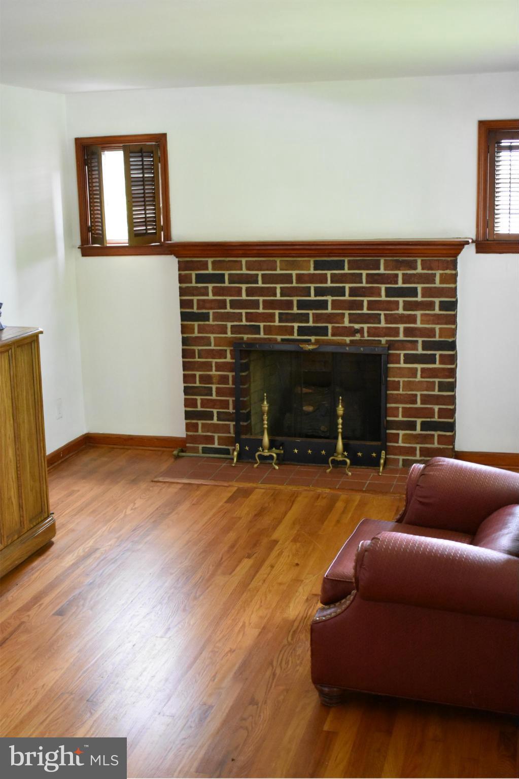 4208 Darleigh Road Baltimore, MD 21236 - Photo 17 of 30 Living Room