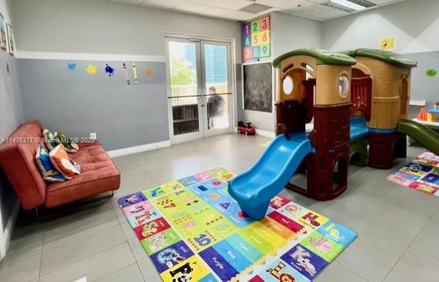 1200 Brickell Bay Drive, Unit 2008 Miami, FL 33131 - Photo 22 of 37 a living room filled with furniture and a couch