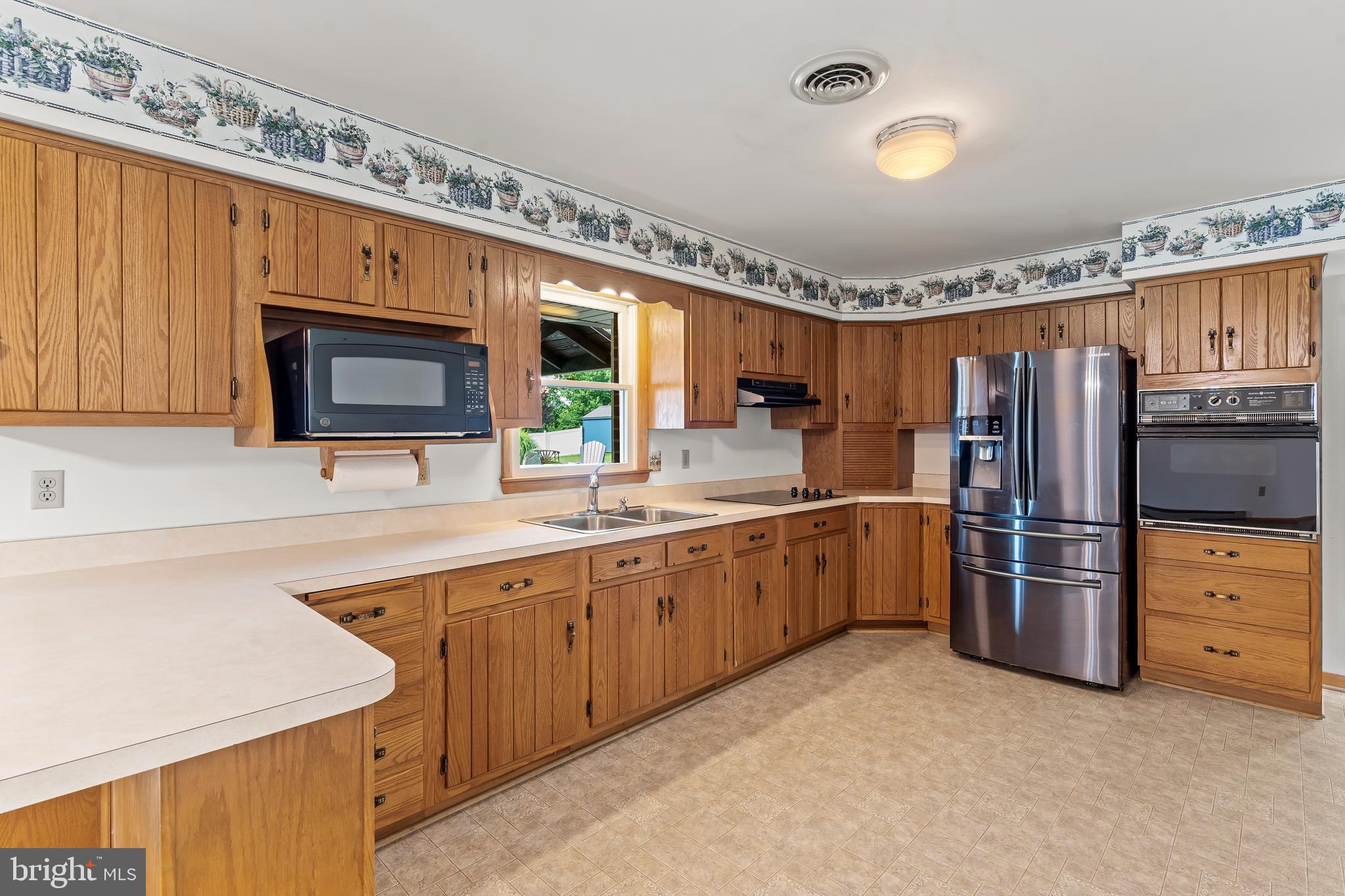 19727 Toms Road Boonsboro, MD 21713 - Photo 20 of 73 Beautiful custom cabinetry