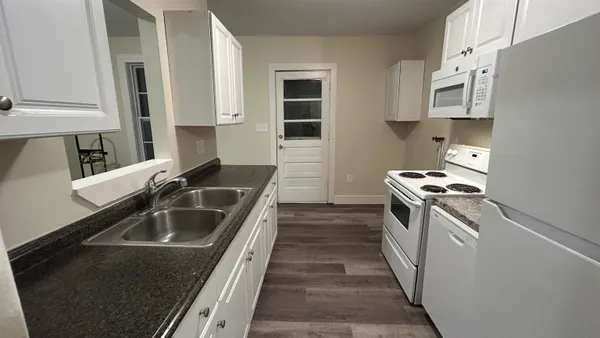 $2,300 | 17 Park Street, Dover, NH 03820