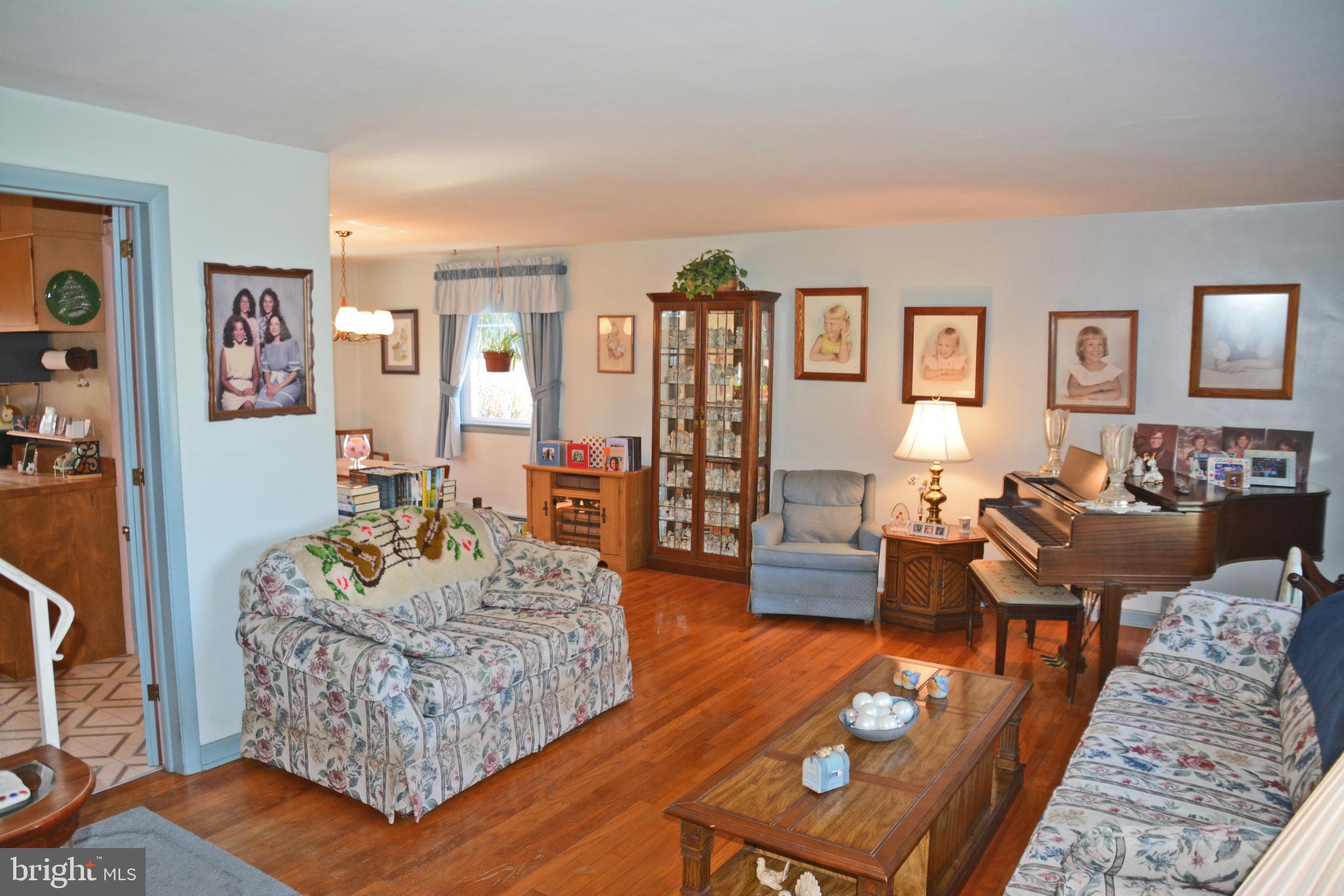 951 Corvair Road Lancaster, PA 17601 - Photo 7 of 60 Formal Living Room & Kitchen doorway