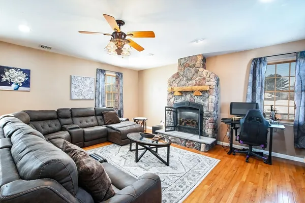 $589,900 | 46 Lilac Avenue, Somerset, MA 02726